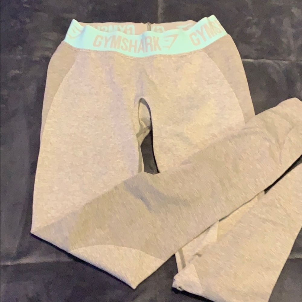 Gym shark leggings